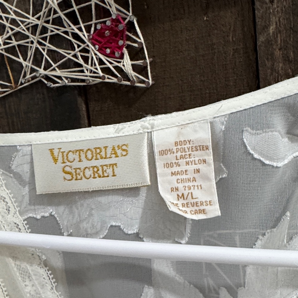 Vintage gold label Victoria’s Secret floral Cream Lace Robe and Nightgown Set - Picture 6 of 9
